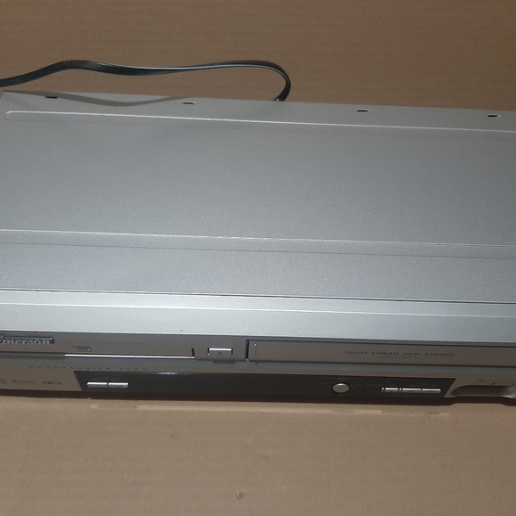 Emerson CEDV80DP Dvd/Vhs Combo Tested No Remote - Picture 4 of 7